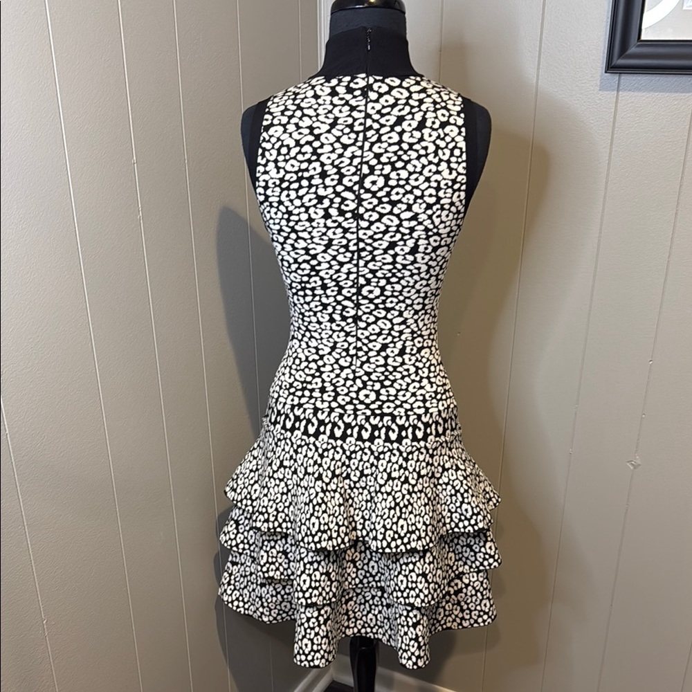 B6 MICHAEL Michael Kors Women’s XS Monochrome Patterned Midi Peplum Dress - Picture 4 of 7